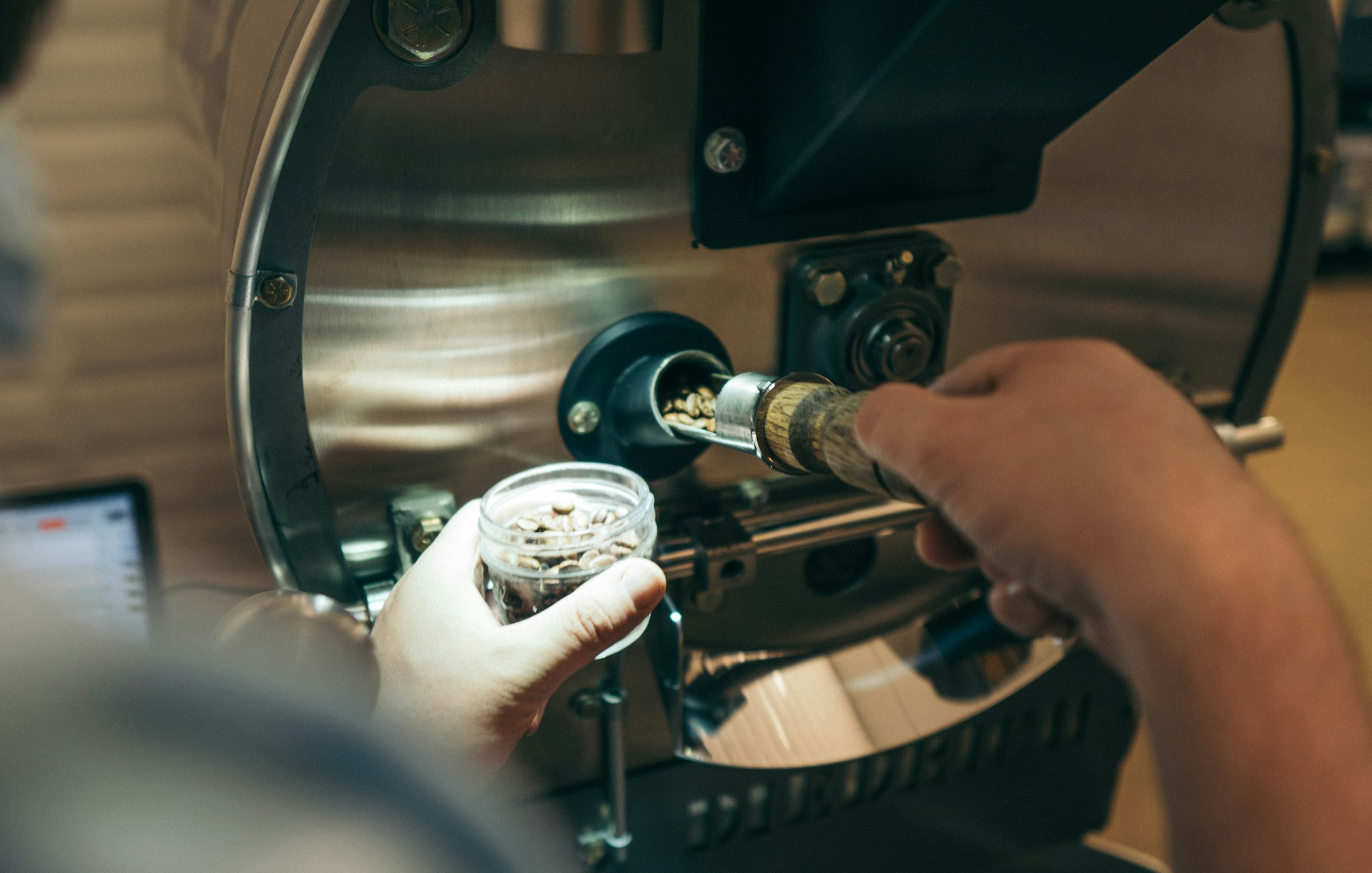 Italiaanse ijsmachine in bedrijf